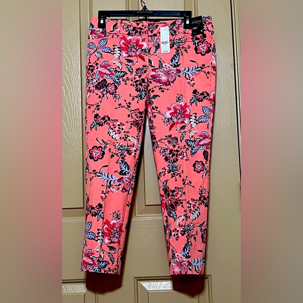 New York and Company vibrant capris